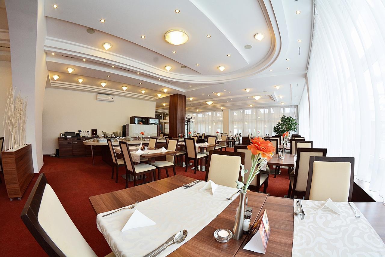 亚历山德拉运动酒店 Púchov 外观 照片